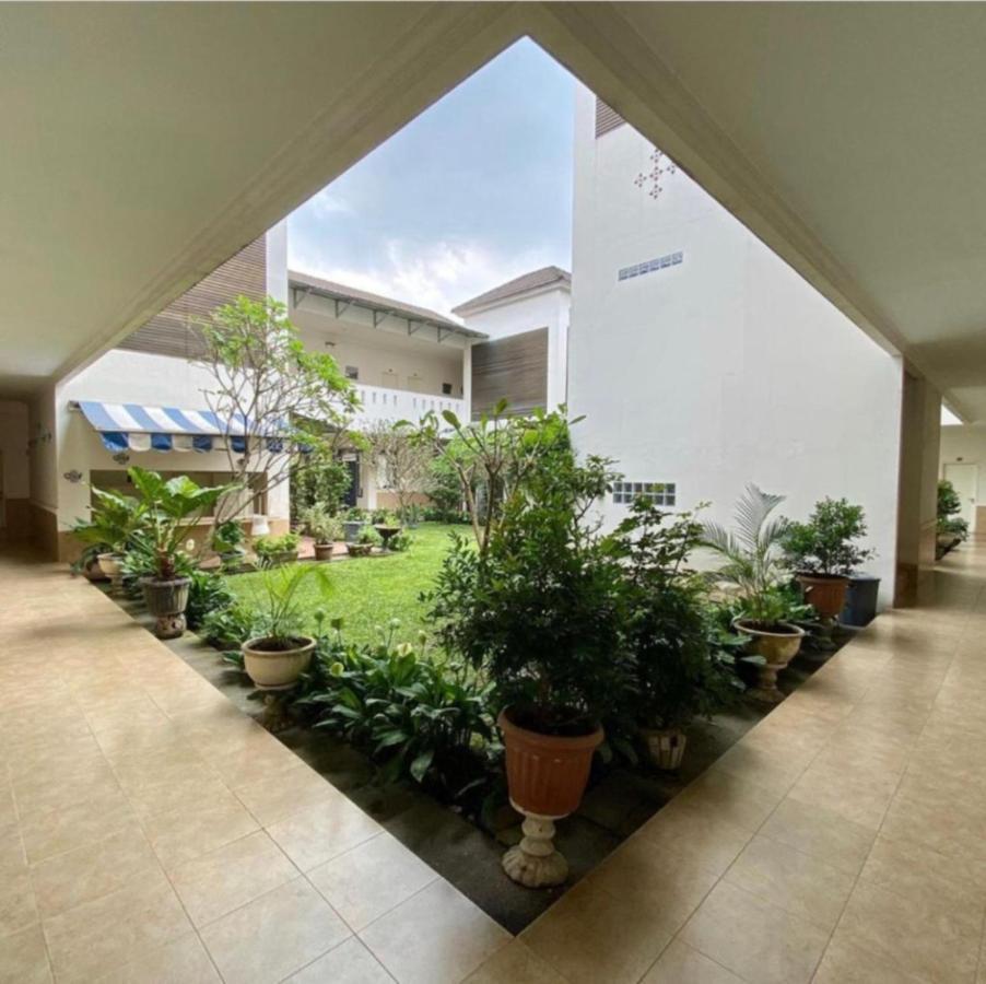 Roemah Moesi Hotel Medan Exterior photo