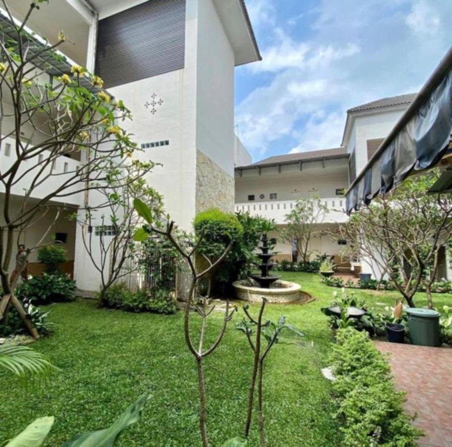 Roemah Moesi Hotel Medan Exterior photo