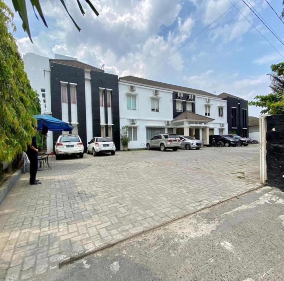 Roemah Moesi Hotel Medan Exterior photo