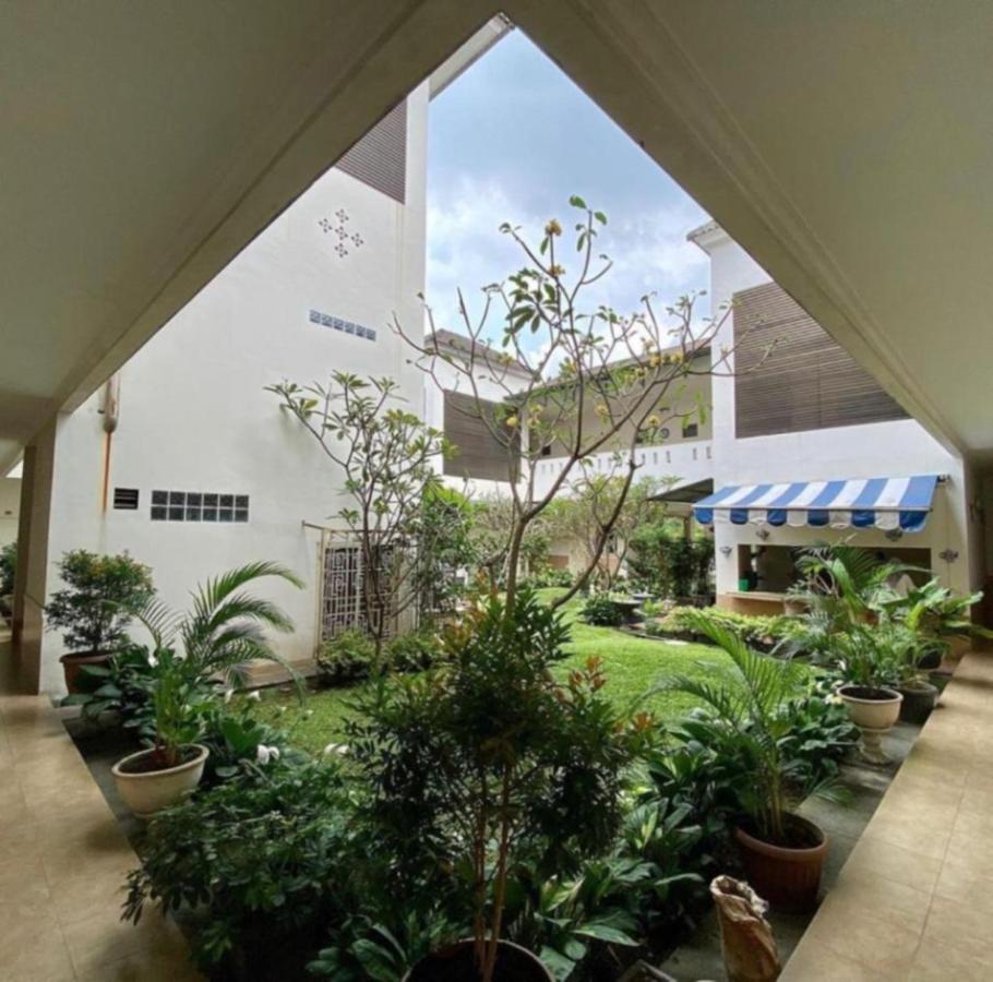 Roemah Moesi Hotel Medan Exterior photo