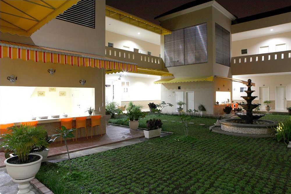 Roemah Moesi Hotel Medan Exterior photo