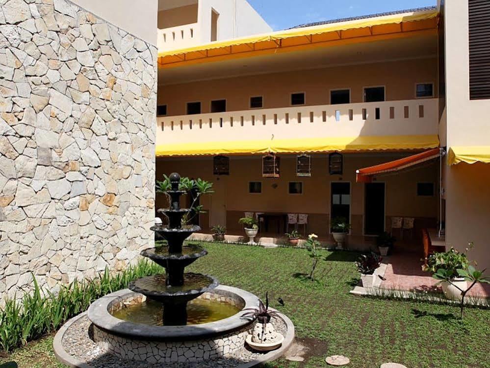 Roemah Moesi Hotel Medan Exterior photo