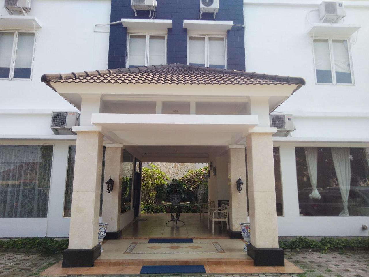 Roemah Moesi Hotel Medan Exterior photo